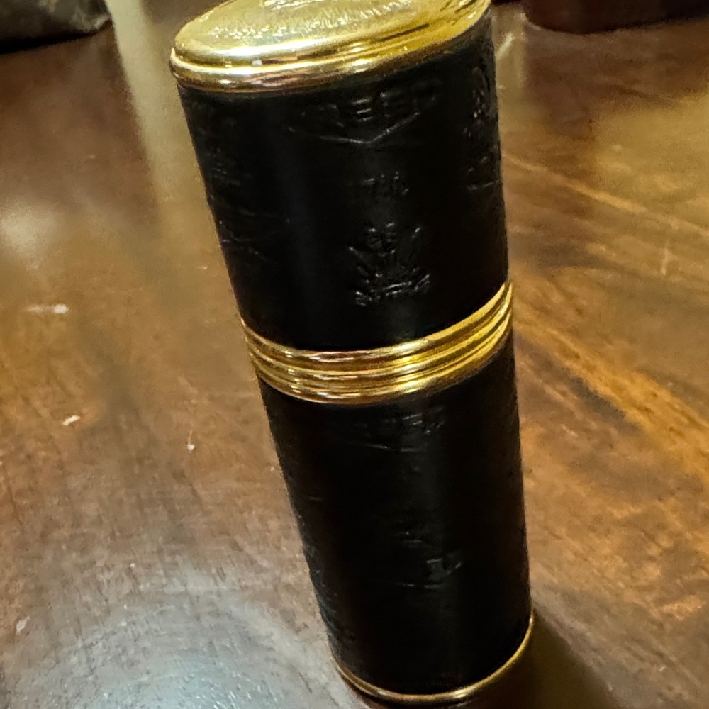 Creed Luxurious Black Refill bottle